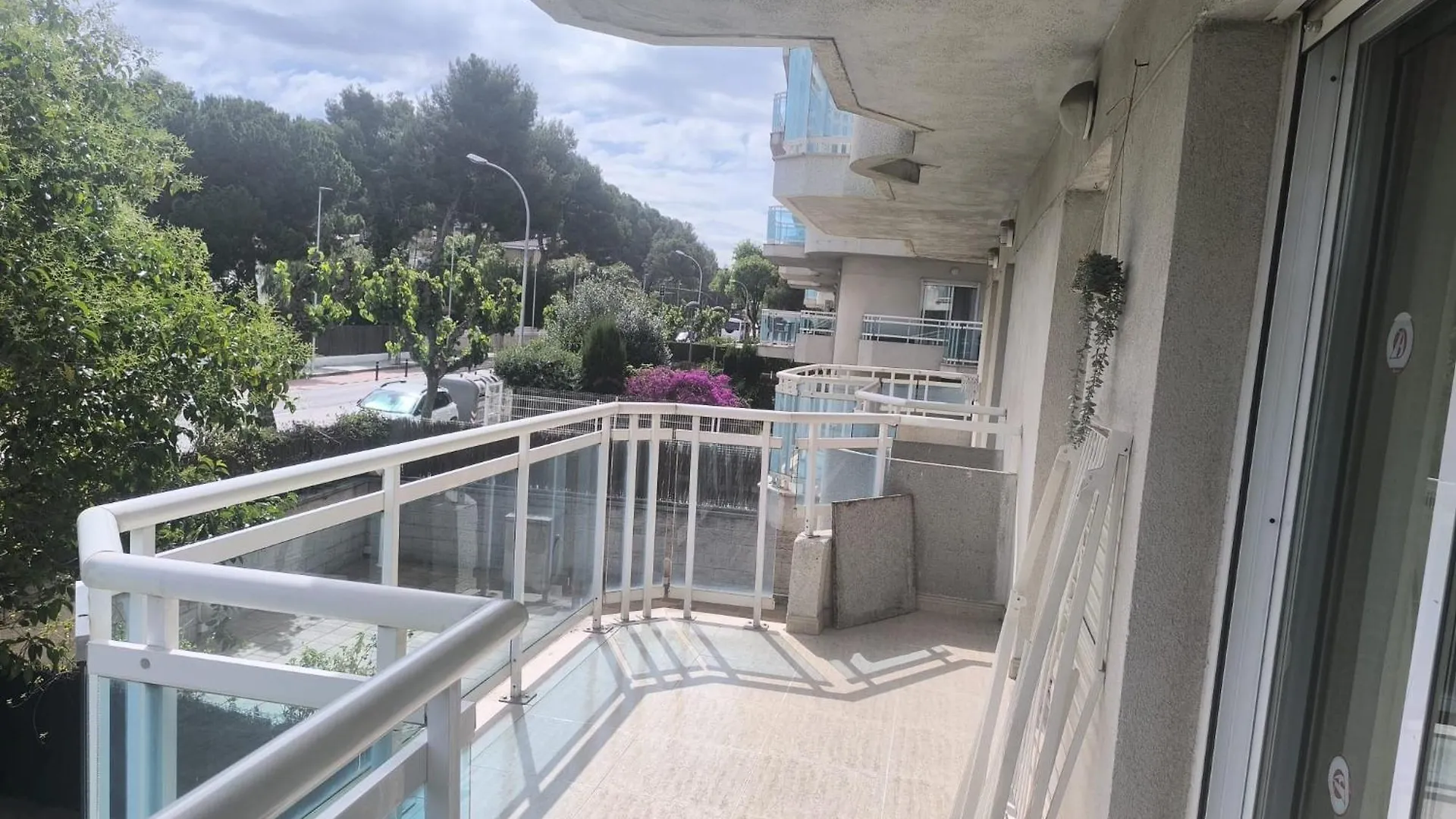 En El Centro De Salou, Playa , Padel , Tenis Y Piscina, Complejo Larimar 0*, Salou Hiszpania
